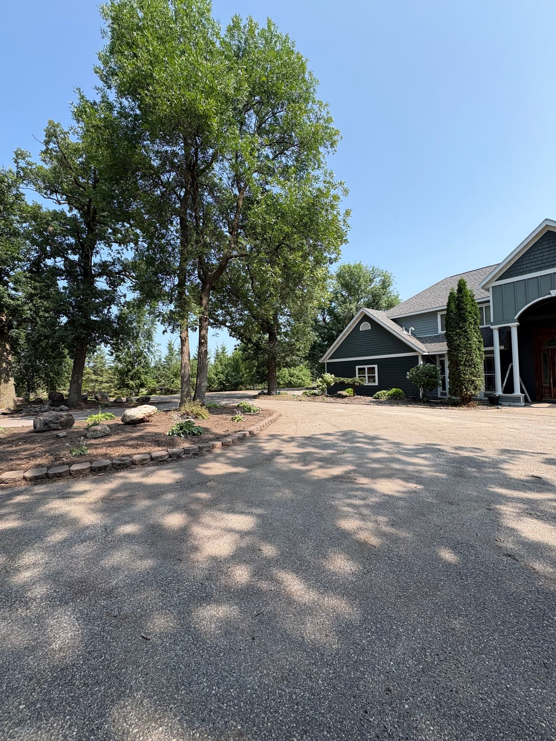 Gallery photos for Overgrown to Show-Ready with a Property Landscape Cleanup: Image #5